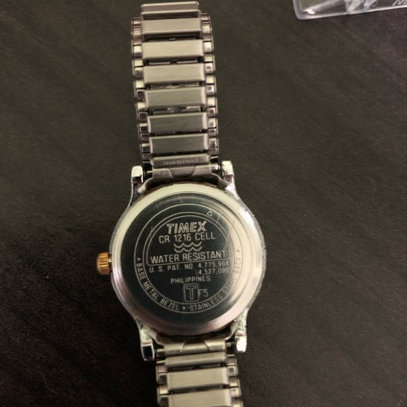 Women’s Timex Indiglo Watch Two Tone Gold & Silver (New Battery) Silver Face - Picture 7 of 8